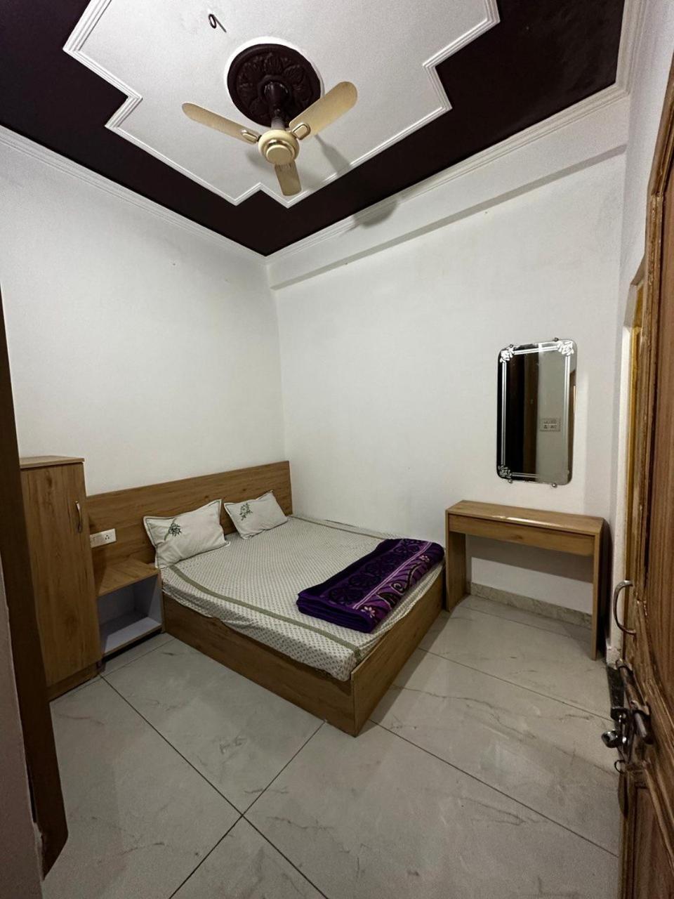 Sonu Guesthouse & Hostel, רישיקש חדר תמונה
